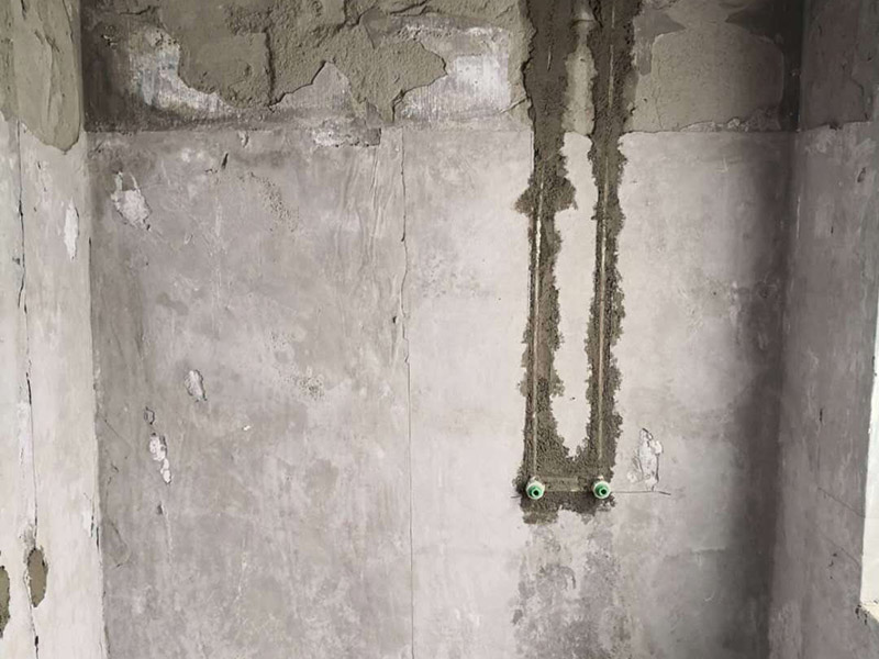 水電暗管布線：暗線電路也叫做暗線布線，其注意就是指先將電路安裝好，然后再進(jìn)行裝潢，吧電線撞到墻壁內(nèi)，就連開關(guān)插座都是暗孔的，而暗線布線的有點(diǎn)就是是的墻壁上面沒有電路的痕跡，使得裝修非常的美觀，而且安全性也大大的提高了，不過缺點(diǎn)也是非常煩人的。暗線布線選材注意事項(xiàng)   暗線布線在施工的時(shí)候應(yīng)該采用暗管布線來施工，而一般采用的暗管都是pvc管。