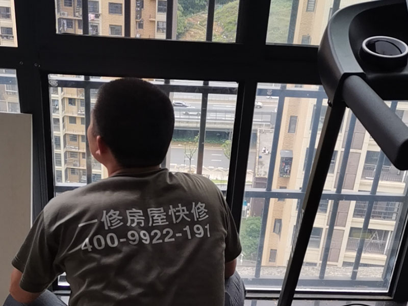 想清理紗窗卻會(huì)拆不會(huì)裝？預(yù)約紗窗上門(mén)安裝，輕松又方便