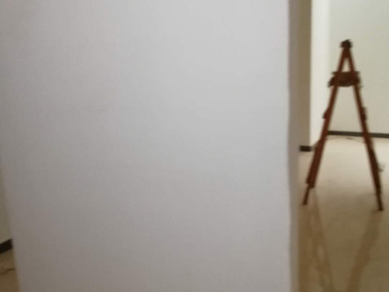 砌磚封門洞維修：裝修中封門洞就是在門上方有一個(gè)長方形的窗口，把那個(gè)封起來就是封門洞　　 老式房屋的門上方都帶氣窗，門洞總高度都在2.4-2.5m，而現(xiàn)在裝修門洞高度只留到2.1m左右，還有近40cm的高度的空洞需要封堵，這就叫門洞封堵?！　?裝修封門洞的方法一般都用石膏板，但能代替石膏板的材料也有很多。還有用紅磚砌
