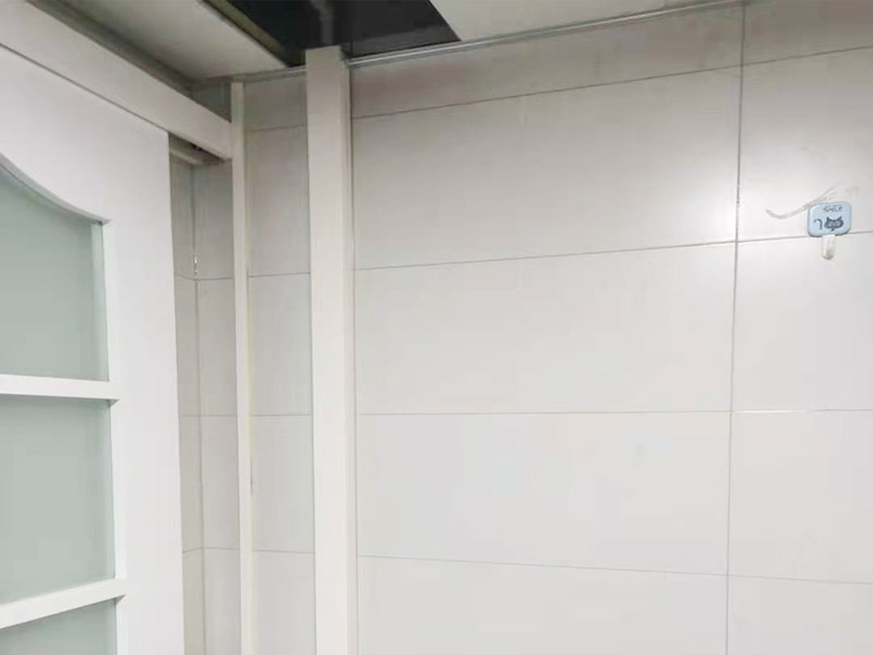 明管安裝維修：第一步是測量，確定線管和一級(jí)配電箱的固定點(diǎn)位。第二步是加工我們所需要的線管。第三步是線管的安裝和固定。第四步是管路進(jìn)入線盒或者是線盒。