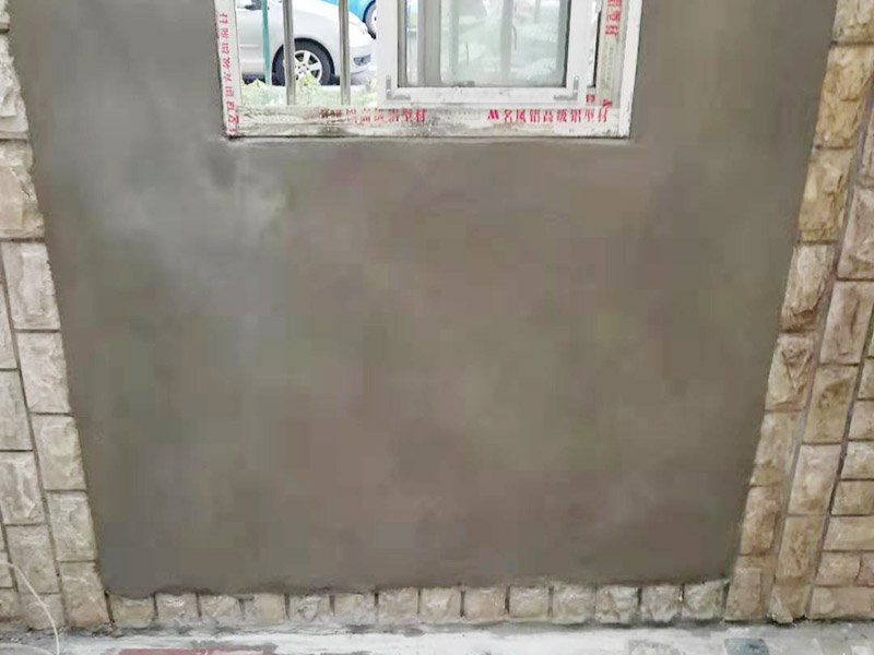 墻面局部翻新：基層裂縫的處理方法，薄而多遍的水泥砂漿抹面：鋼絲刷刷掉起皮的涂料面層。 墻面問題處理辦法，進行涂料施工、清理墻面，尤其是深顏色的涂料兌水過多可能導致浮色發(fā)花等不良現(xiàn)象：云石機切出空鼓的墻面，達到原有墻面的高度、油污進行徹底清洗干凈，刷界面劑，涂刷兩遍墻面漆，批刮柔性膩子：以鏟刀清除墻面已松動的膩子層。 待基層完全干燥后，進行涂料施工舊房翻新按照下面的步驟，可以用小錘子輕輕敲擊