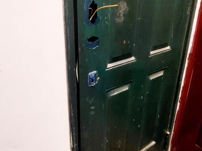 防盜門嘎吱嘎吱響怎么快速維修，上面維修安裝的師傅會怎么做