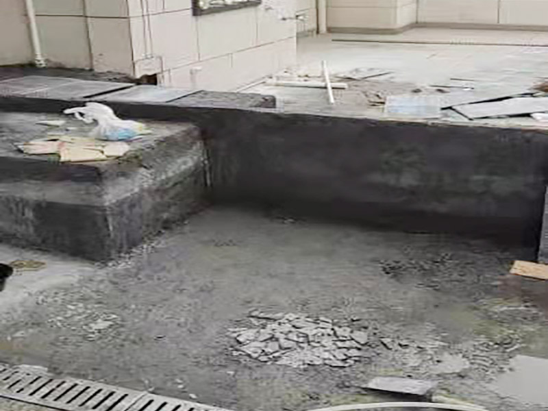 陽臺地面處理施工:防水能力差、表面比較光滑且不具備防滑能力的瓷磚，鋪裝在陽臺地面上是比較危險的事情。如果特別需要在陽臺地面鋪設瓷磚的話，建議盡量選用亞光面、光線反射率較低、同時具有防凍、防水、防滑等特點的瓷磚進行陽臺的地面鋪設。 　