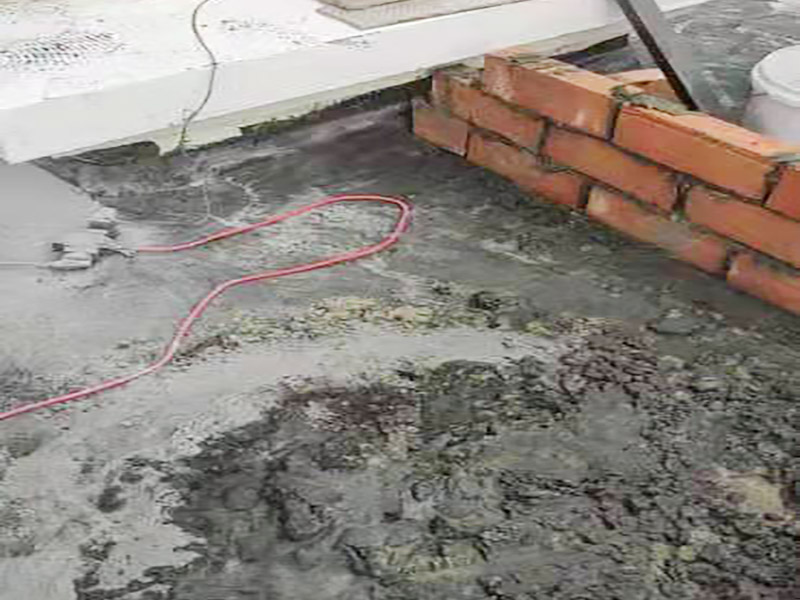 陽臺地面處理施工:防水能力差、表面比較光滑且不具備防滑能力的瓷磚，鋪裝在陽臺地面上是比較危險的事情。如果特別需要在陽臺地面鋪設瓷磚的話，建議盡量選用亞光面、光線反射率較低、同時具有防凍、防水、防滑等特點的瓷磚進行陽臺的地面鋪設。 　