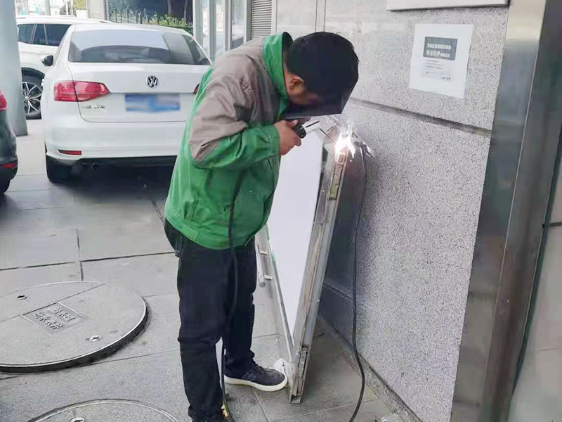 家具木門被踢壞了，若要自己動(dòng)手進(jìn)行家具木門維修要用到哪些工具