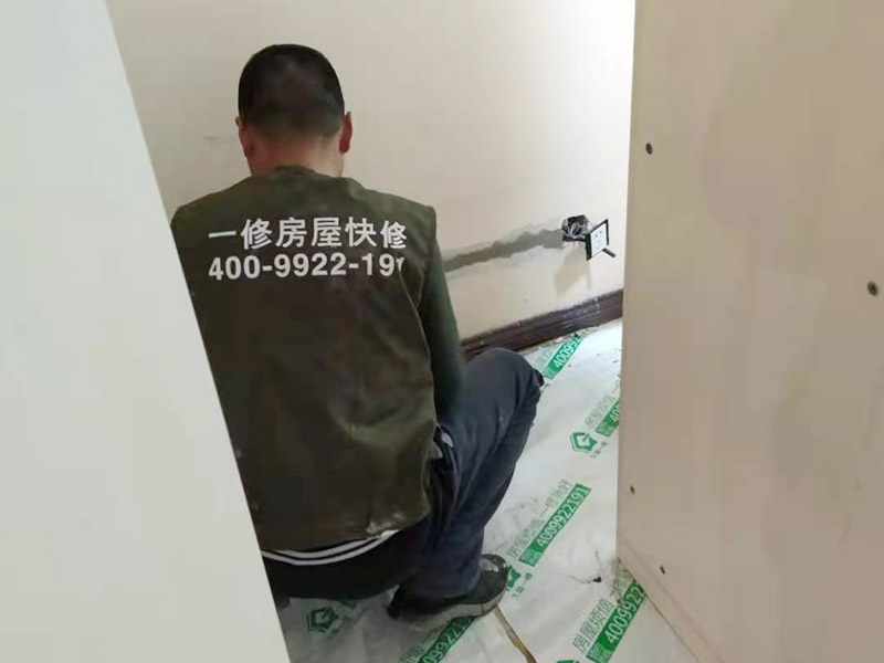 目前成都家庭裝修，都流行用實(shí)木地板還是復(fù)合地板？