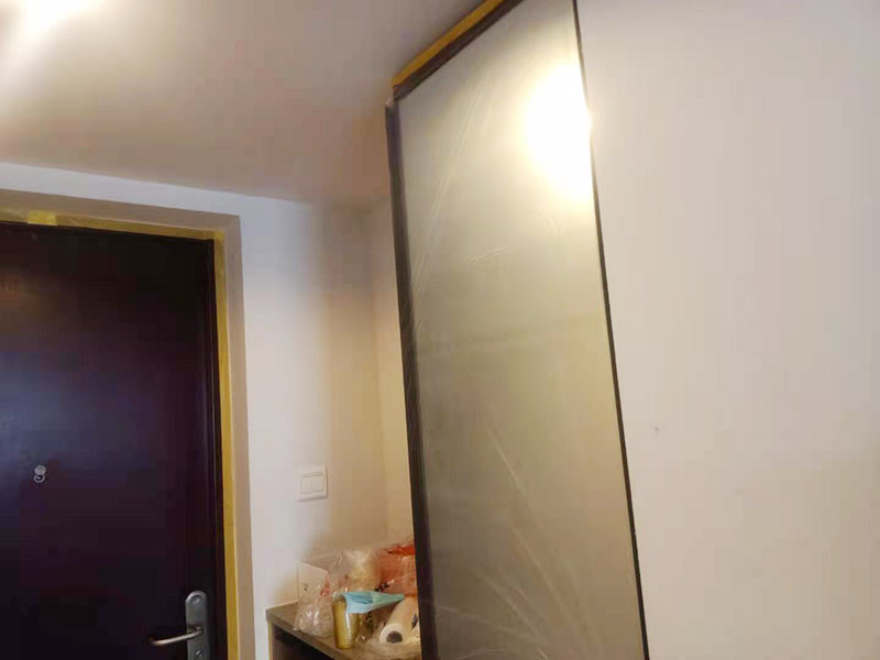 墻面家具成品保護(hù)：裝修工程成品保護(hù)包括玻璃幕墻、鋁合金成品保護(hù)、電訊通訊成品保護(hù)、木門成品保護(hù)，地面、墻面成品保護(hù)，水電成品保護(hù)，消防人防設(shè)備成品保護(hù)，通風(fēng)空調(diào)專業(yè)成品保護(hù)，吊頂成品保護(hù)以及石材成品保護(hù)。