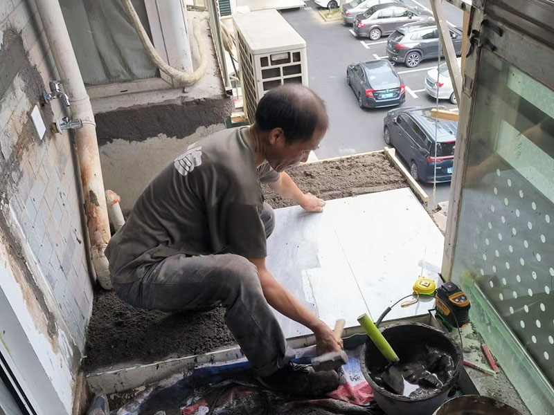 陽臺(tái)改造之瓷磚鋪貼