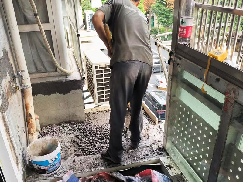 陽臺(tái)改造之瓷磚鋪貼