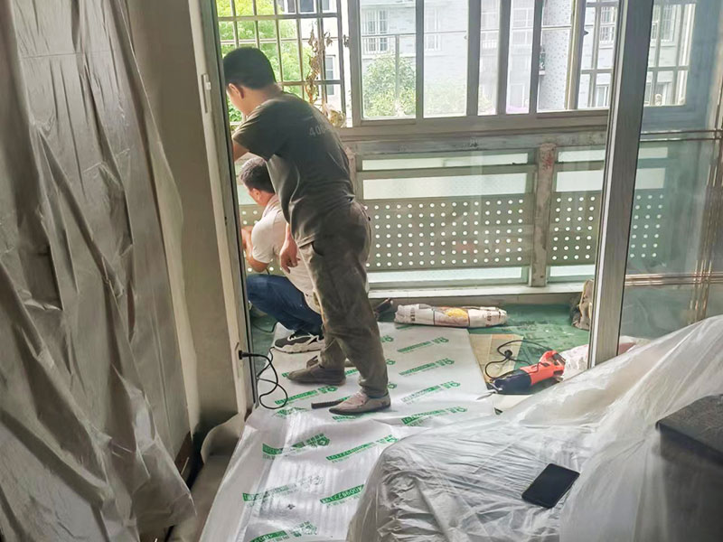 陽臺(tái)改造之瓷磚鋪貼