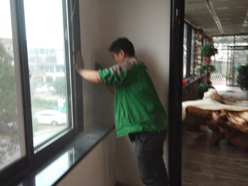 武漢墻面刷新有哪些公司好，武漢墻面刷新刮膩?zhàn)訒r(shí)要注意什么