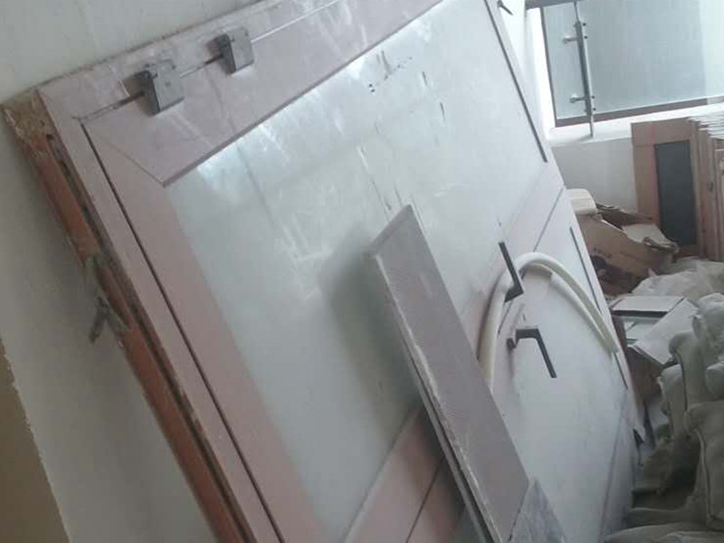 維修玻璃門電話,玻璃門碎了怎么辦？修理費用要多少？是不是只用換玻璃可以了