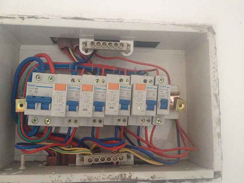  家里跳閘了推上去沒電，可能是出現(xiàn)了漏電保護器或者線路漏電的問題
