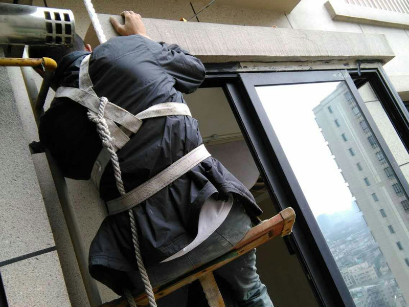 外墻防水補(bǔ)漏成因，室內(nèi)外溫差致雨水經(jīng)