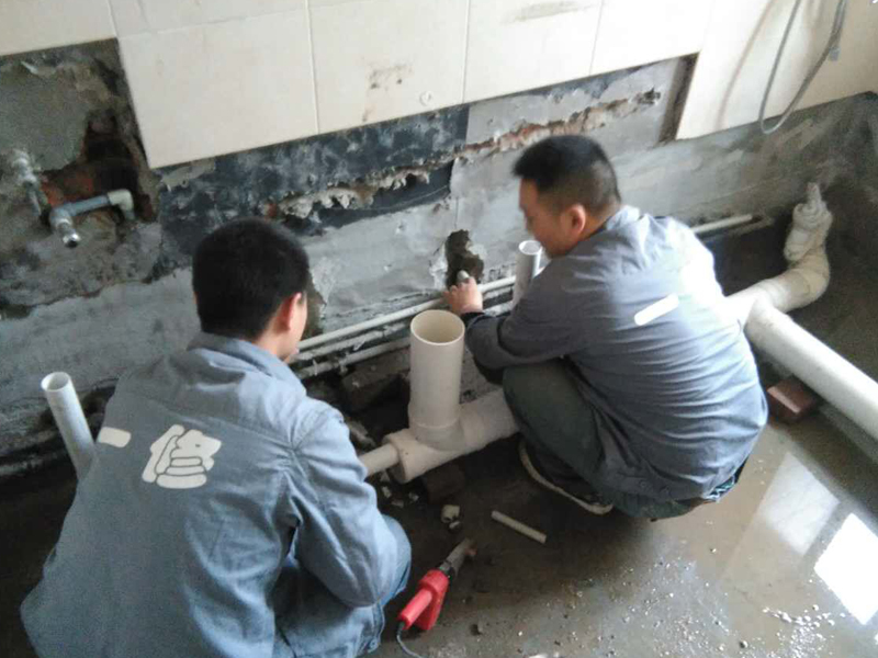 衛(wèi)生間滲水漏水維修方法，防水層漏水必