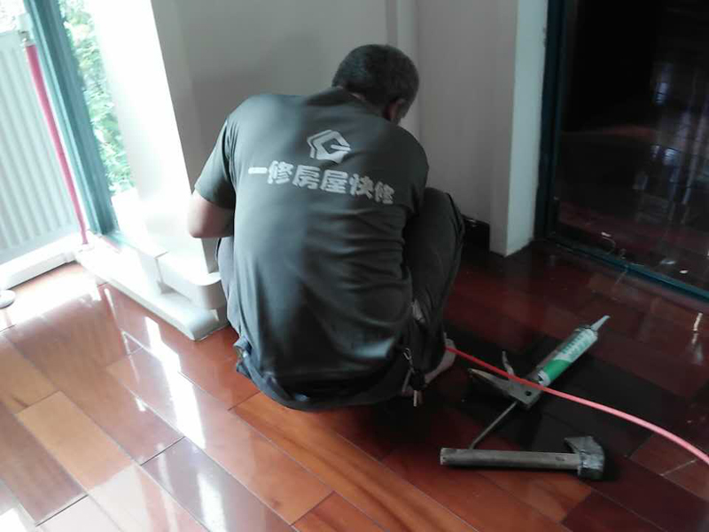 踢腳線安裝知識科普，實木踢腳線應(yīng)留伸