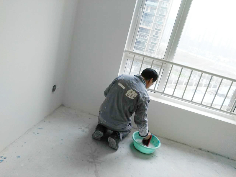 墻面脫落發(fā)霉怎么辦？常見墻面問題解決