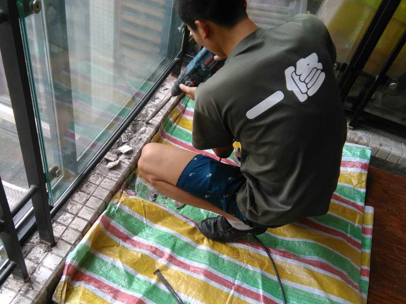 車庫門維修,實木車庫門日常如何維護(hù)保