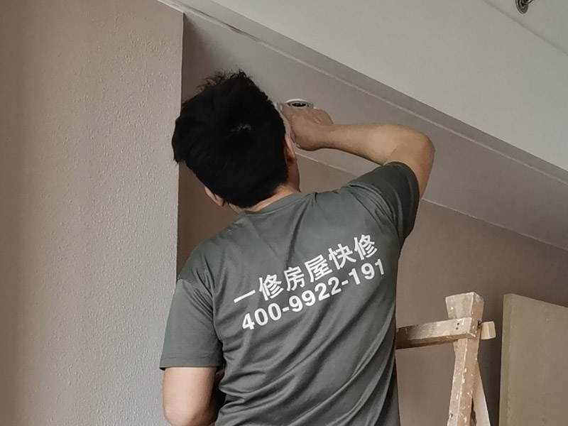 哪家房屋維修公司可以只刷墻面白漆，舊