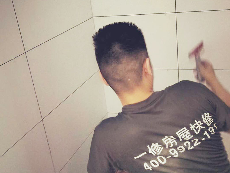 重慶老房子陽(yáng)臺(tái)翻新大概費(fèi)用是多少？