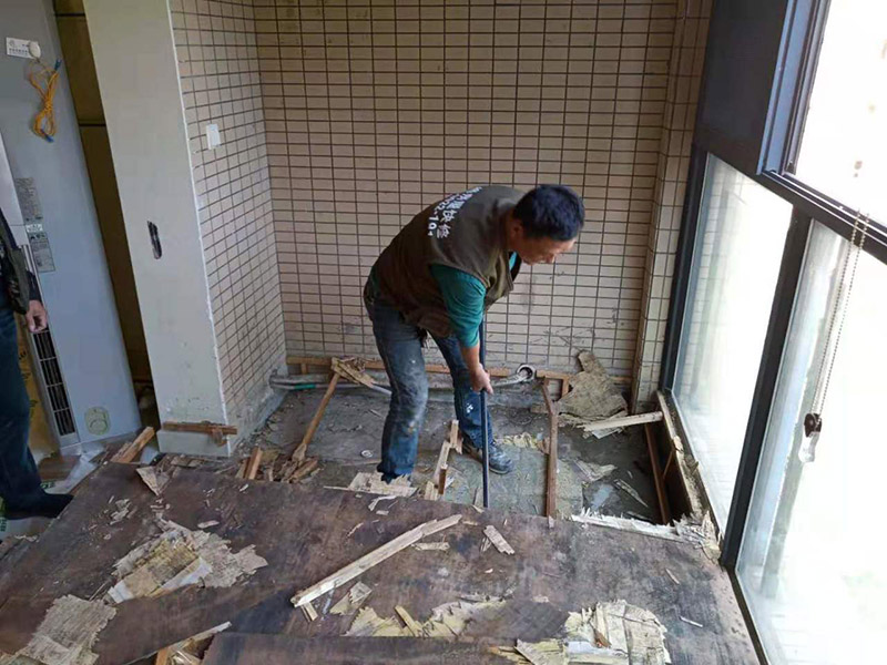陽(yáng)臺(tái)拆除多少錢(qián)一平方？老式陽(yáng)臺(tái)拆裝師