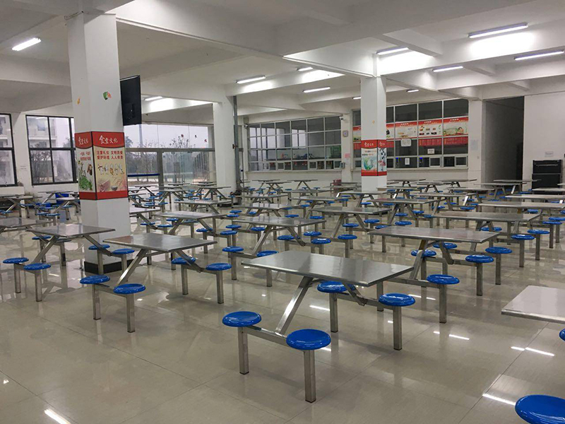 食堂地面用什么防滑材料好？學(xué)校食堂改